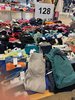 Kinderhosen auf einem Second-Hand-Basar