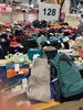 Kinderhosen auf einem Second-Hand-Basar