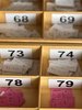 Verkaufsnummern auf einem Second-Hand-Basar