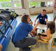 Wie man Streichhölzer richtig anzündet, wird den Kindergartenkindern am Hands-On Aktionstag zur Brandschutzsensibilisierung beigebracht.