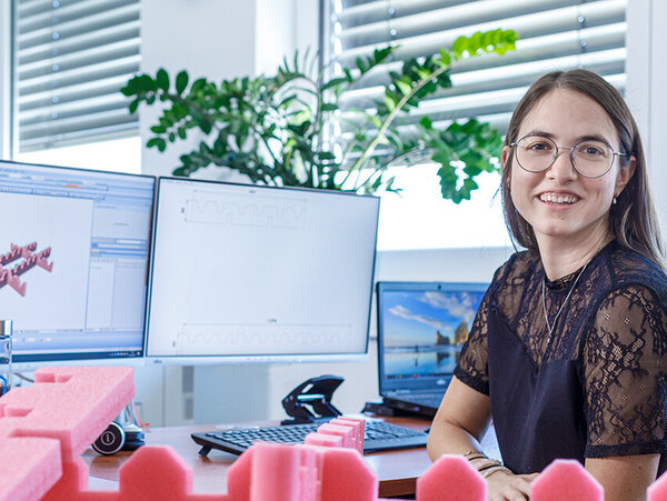 PRODINGER Mitarbeiterin entwickelt mittels modernster CAD-Software individuelle Schaumteile