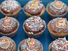 Muffins mit Streuseln und Einhorn-Bild