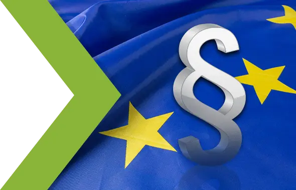 Europaflagge mit Paragraphenzeichen zur PPWR