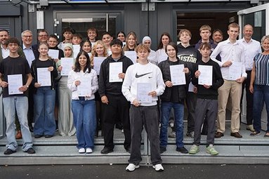 Gruppenbild der Kursabsolventen vom Pilotprojektes "Jetzt ihr".